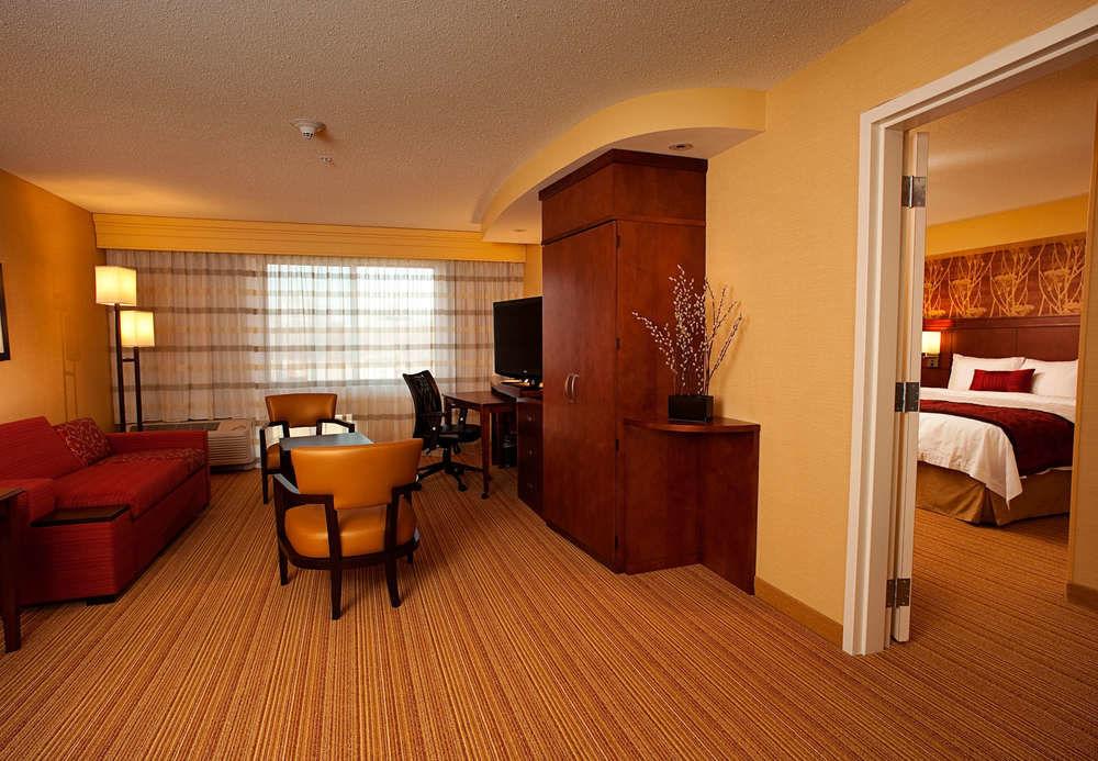 Courtyard Milwaukee Airport Hotell Eksteriør bilde