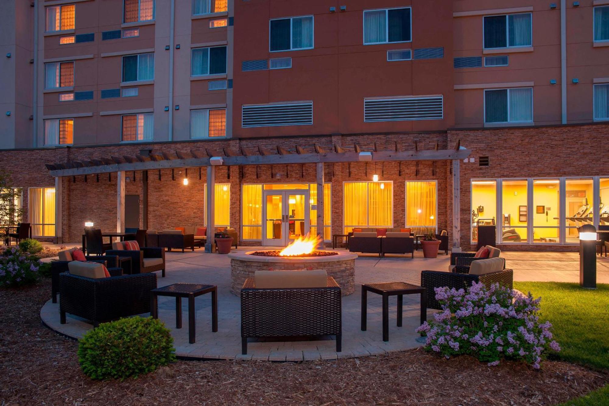 Courtyard Milwaukee Airport Hotell Eksteriør bilde
