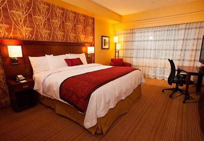 Courtyard Milwaukee Airport Hotell Rom bilde