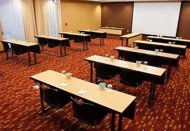 Courtyard Milwaukee Airport Hotell Business bilde