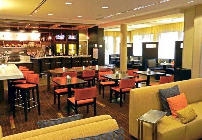 Courtyard Milwaukee Airport Hotell Restaurant bilde